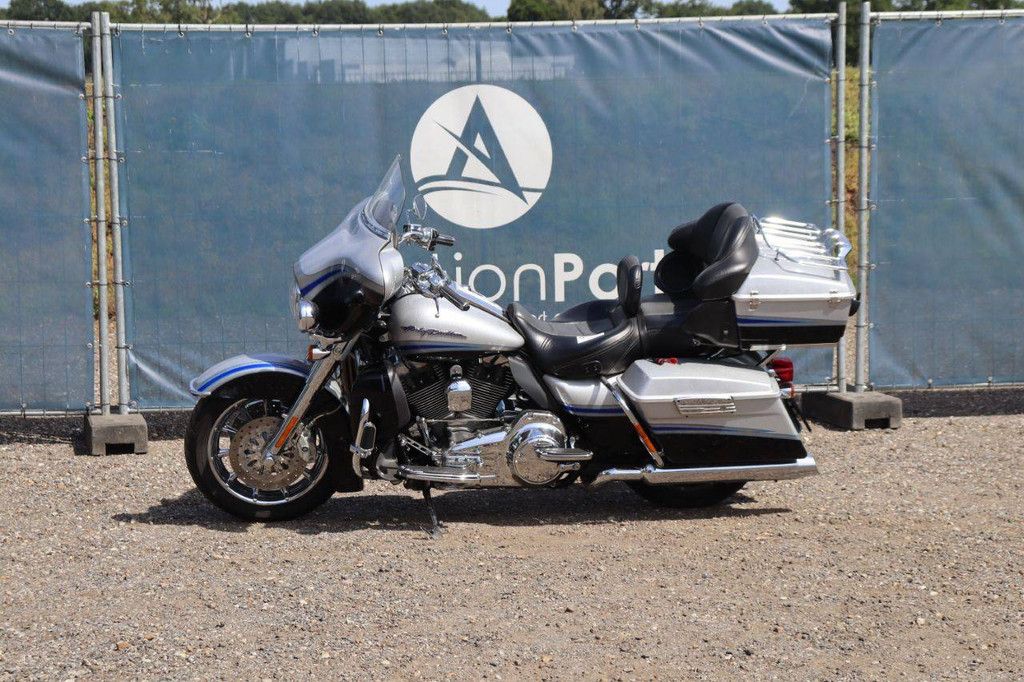 Harley-Davidson FLHTCUSE4 Petrol 94hp 2009