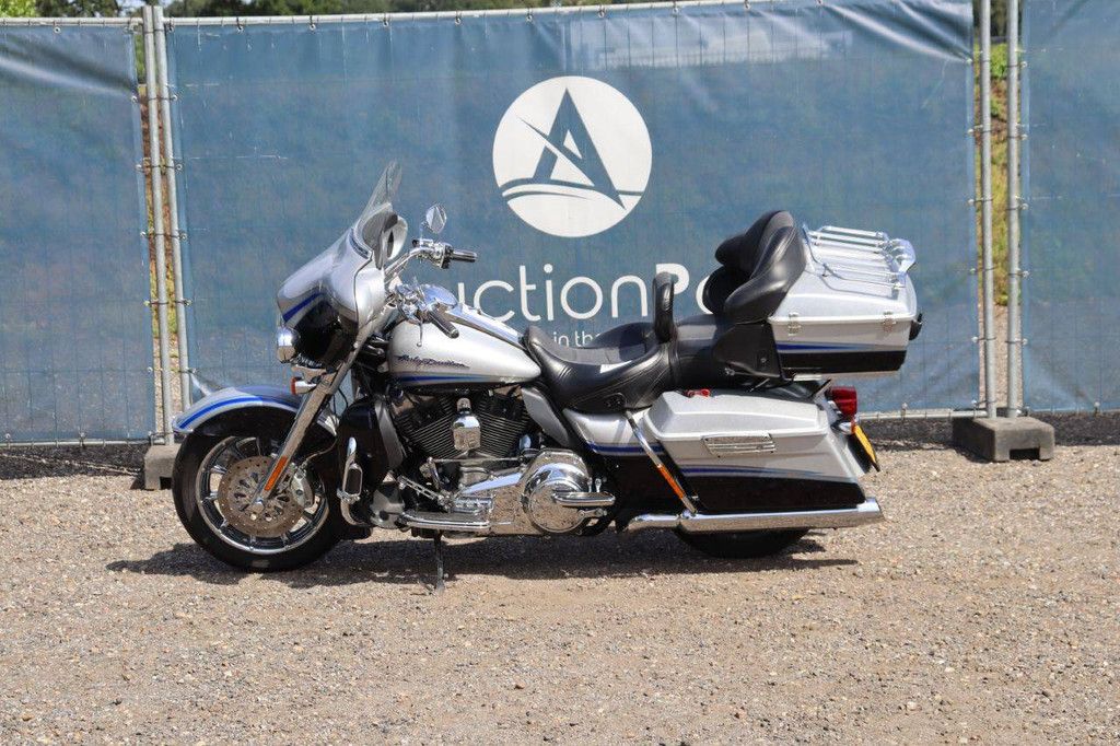 Harley-Davidson FLHTCUSE4 Petrol 94hp 2009