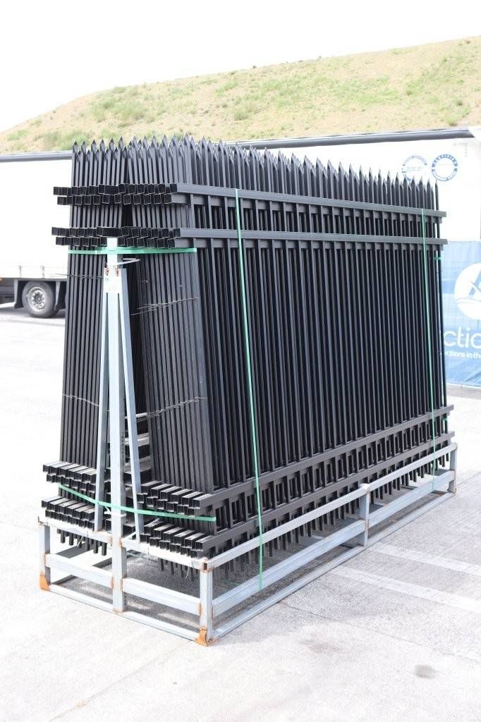 Fence 72x1.8m with Posts New
