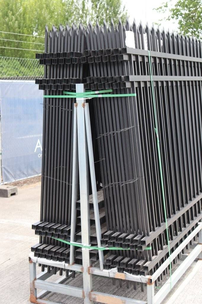 Fence 72x1.8m with Posts New