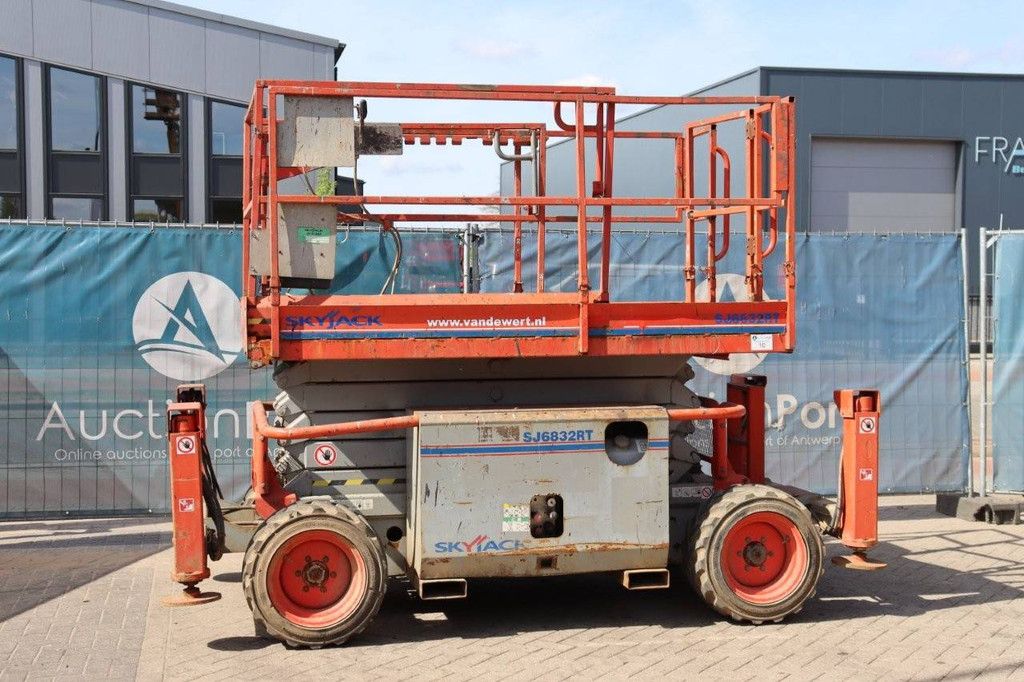 Scherenbühne Skyjack SJ6832RT Diesel 11,75m