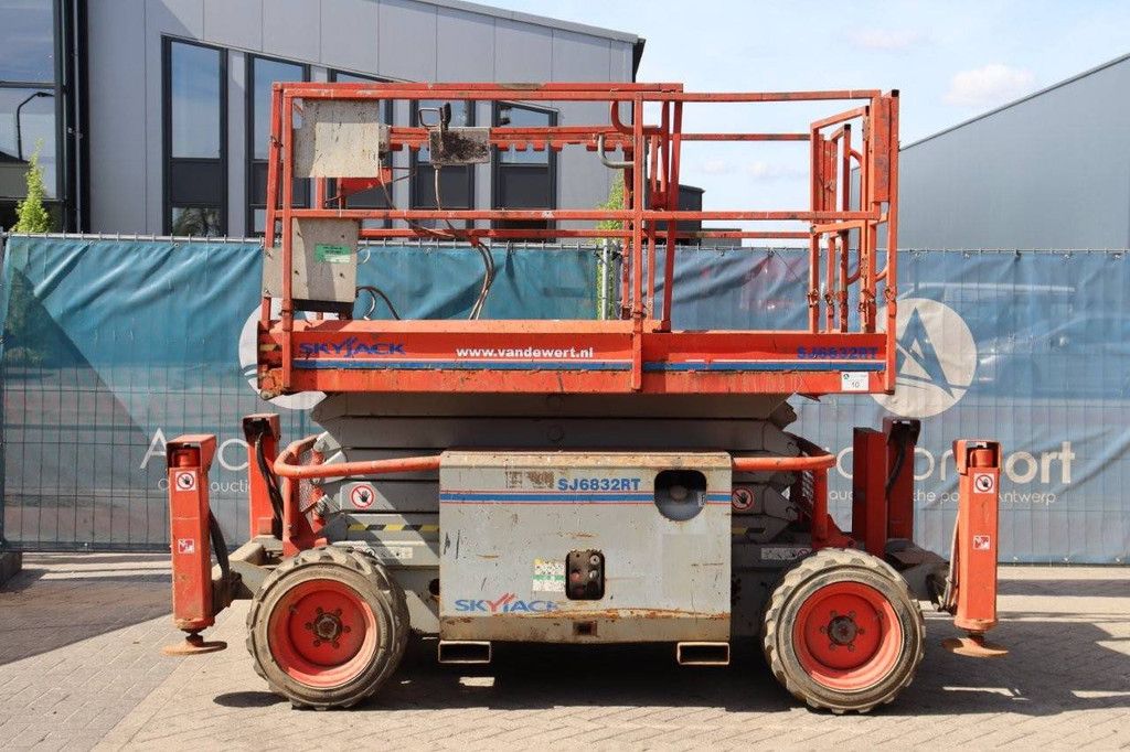 Scherenbühne Skyjack SJ6832RT Diesel 11,75m