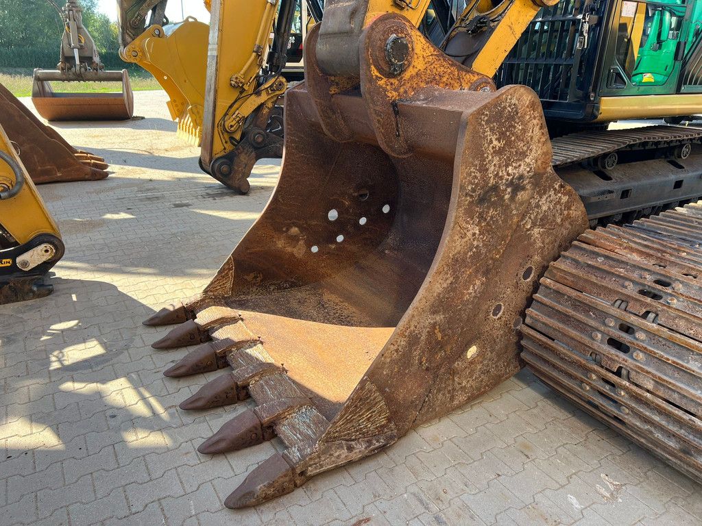 Caterpillar 352F