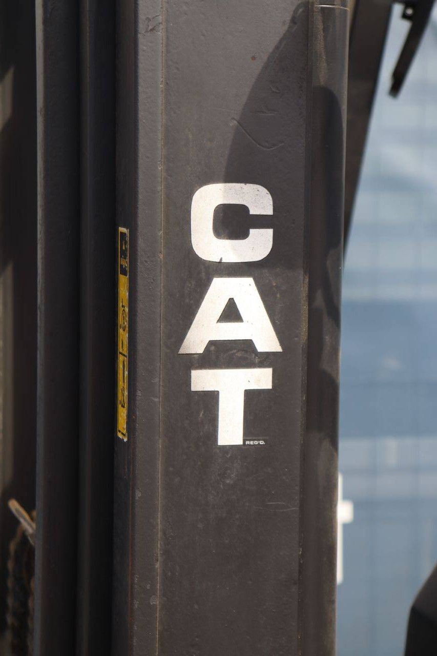 Caterpillar VMAX Electric Forklift