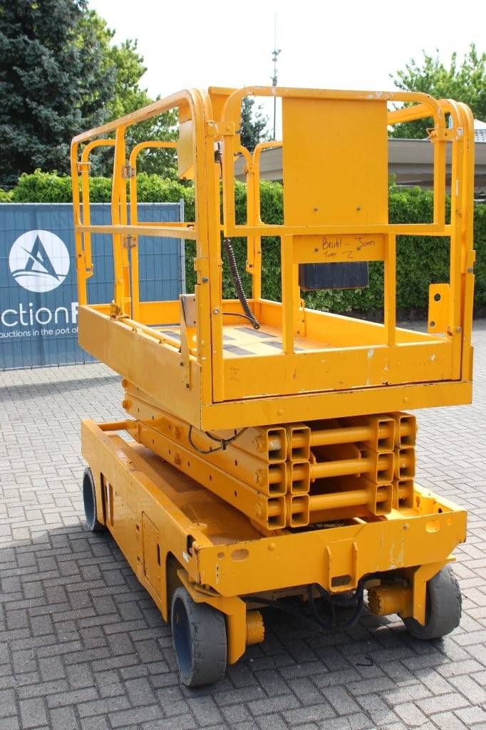 Scissor lift Genie GS-2646 Electric 9.96m 2005
