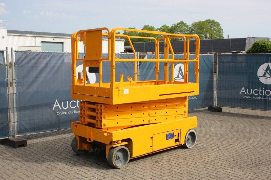 Scissor lift Genie GS-2646 Electric 9.96m 2005