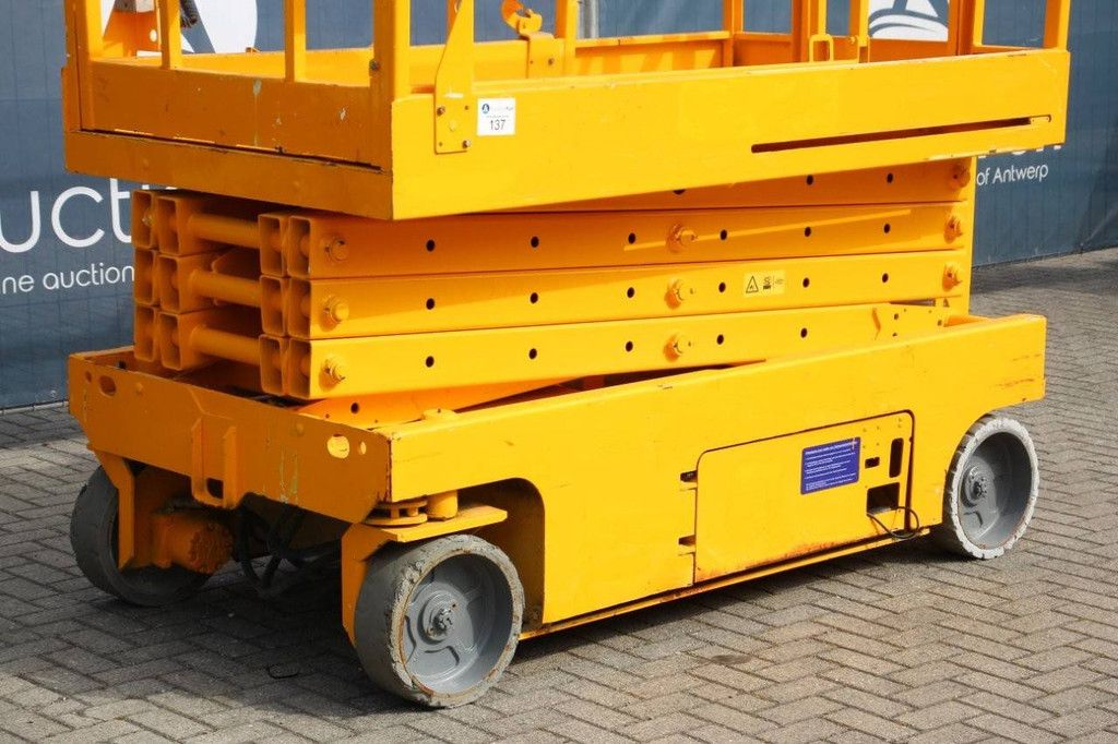 Scissor lift Genie GS-2646 Electric 9.96m 2005