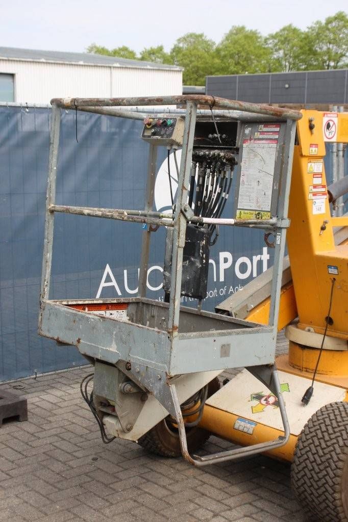 Nifty HR12NE Electric 12.2m Articulated Boom Lift 2011
