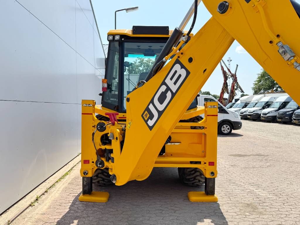 JCB 3DX / 3CX Plus 4WD - New / Unused/ Hammer Lines AC