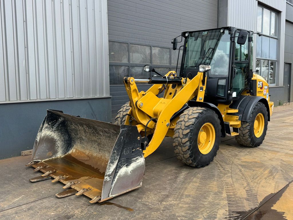 Caterpillar 908M