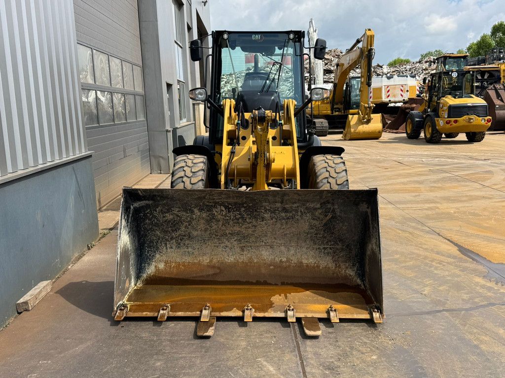 Caterpillar 908M