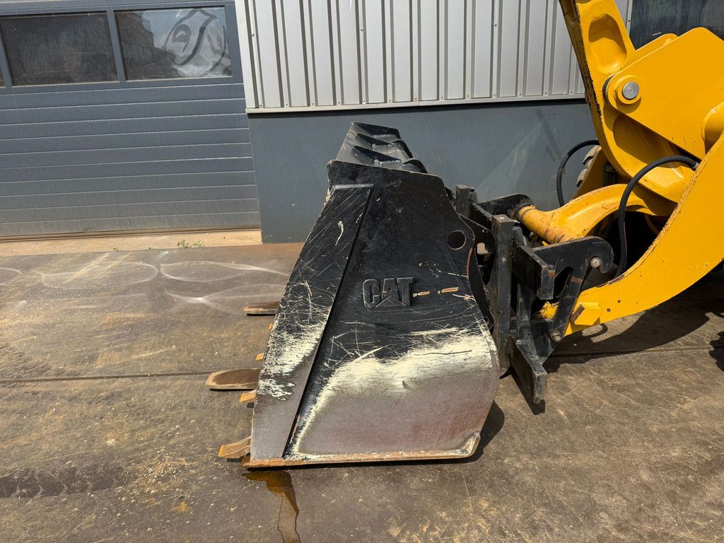 Caterpillar 908M