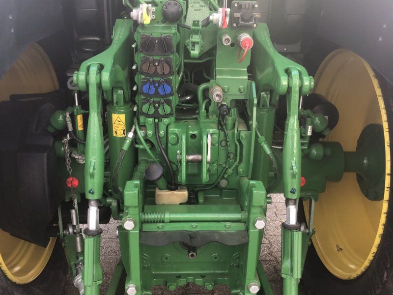 John Deere 6175R