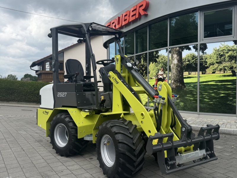 Fliegl 25-27  3 Anbaugeräte