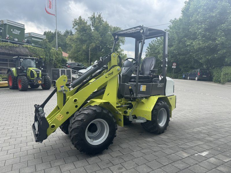 Fliegl 25-27  3 Anbaugeräte