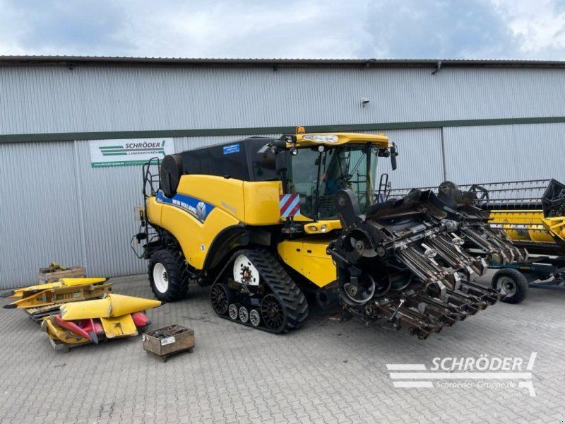 New Holland CR 8080 + SCHNEIDWERK + MAISPFLÜCKER