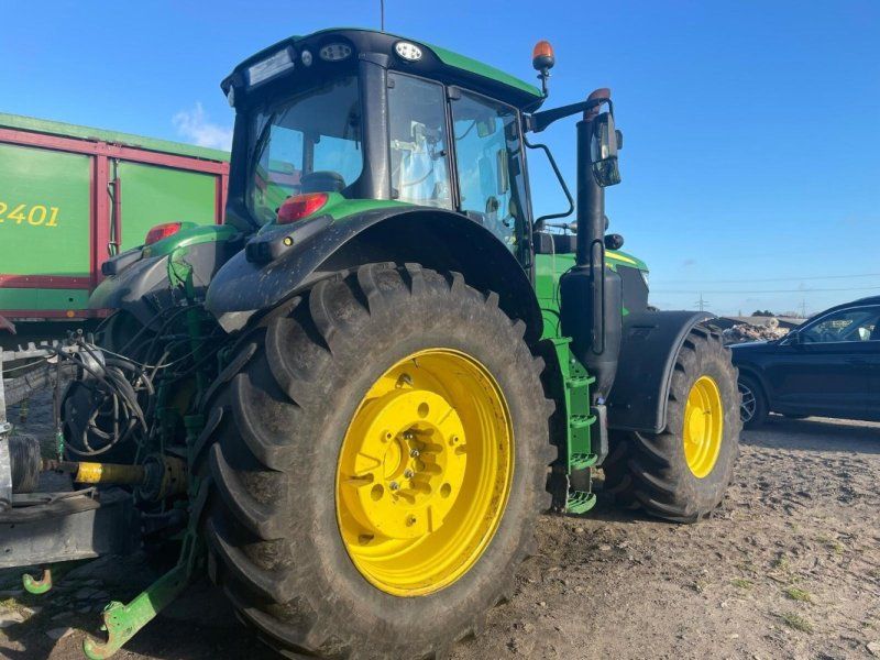 John Deere 6175M