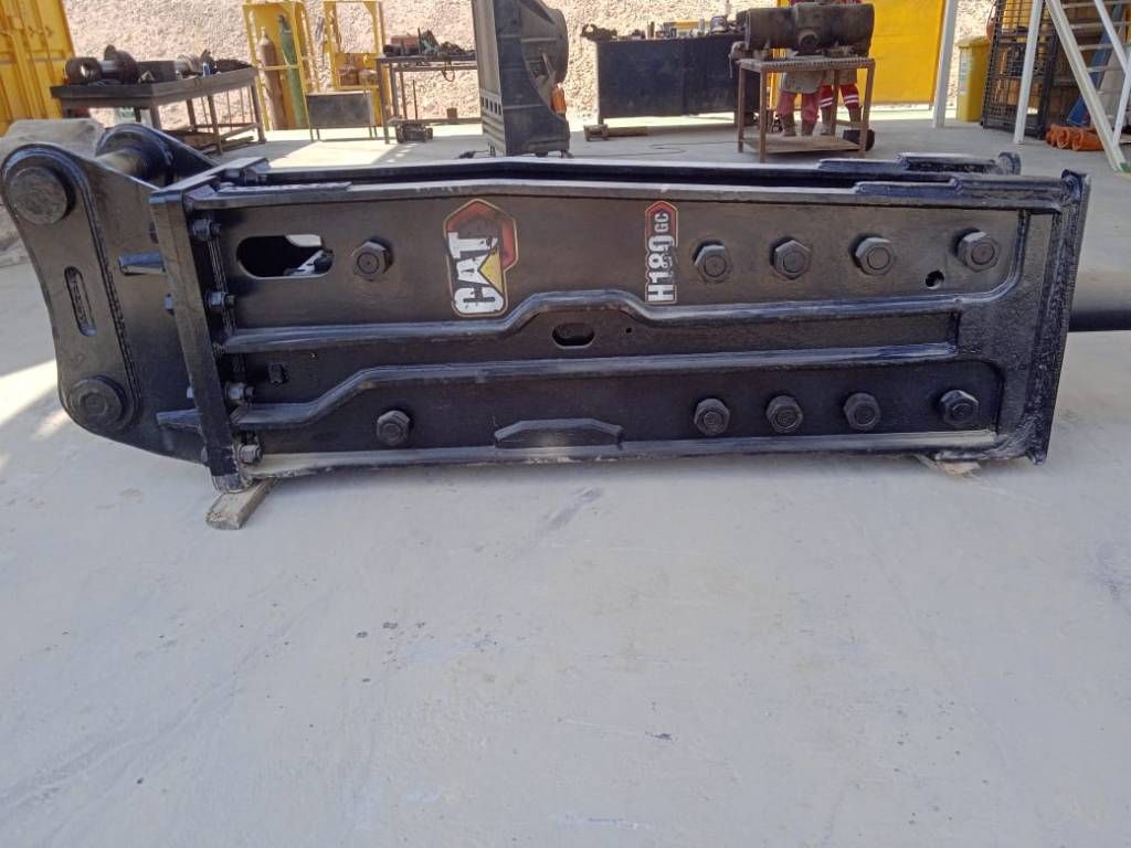 CAT H180GC Hammer (2 x available in Abu Dhabi)