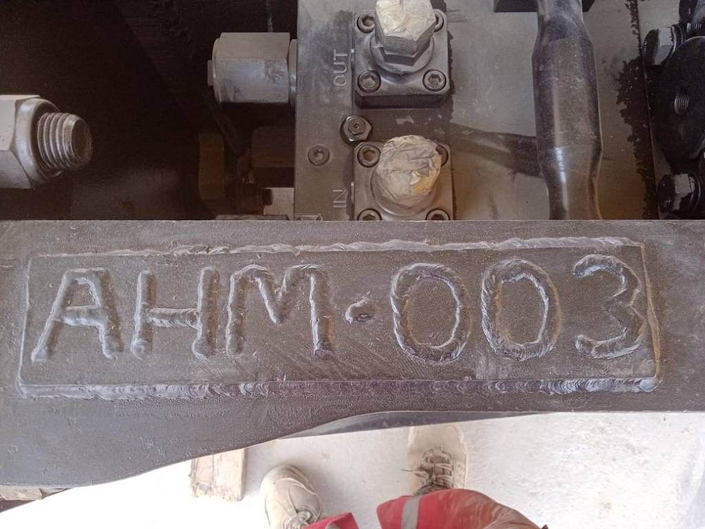 CAT H180GC Hammer (2 x available in Abu Dhabi)