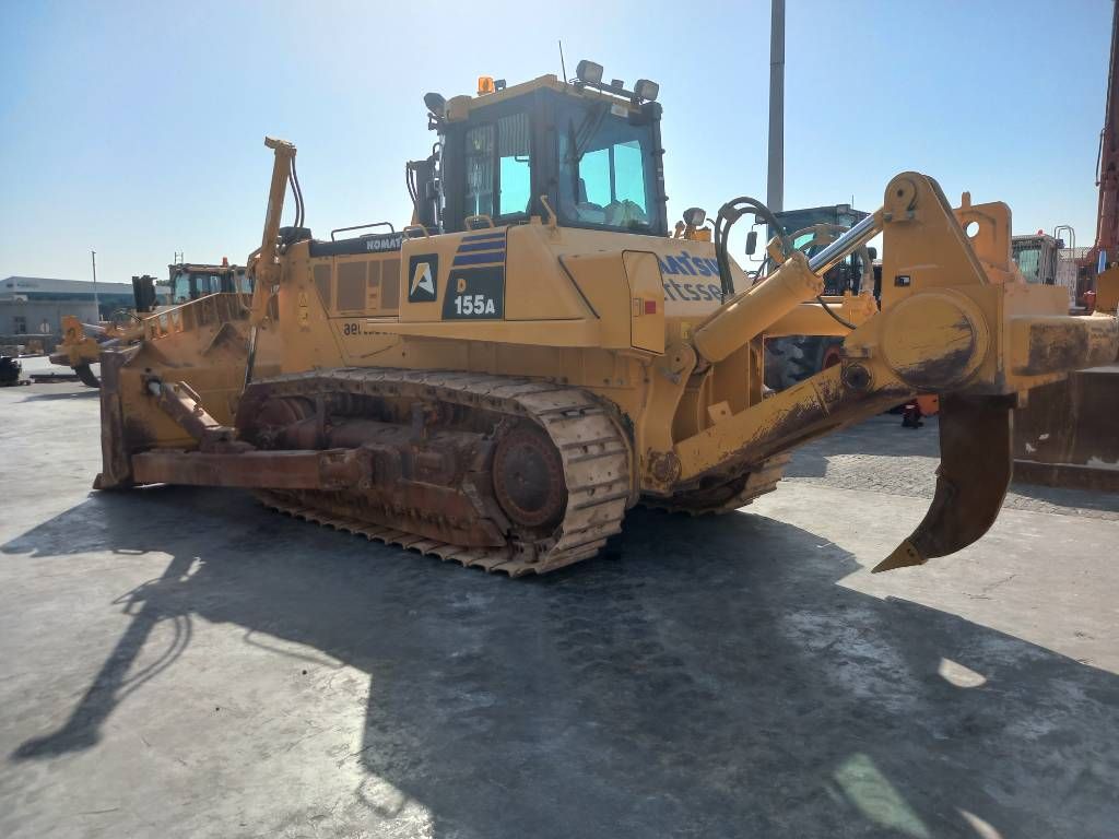 Komatsu D155-6R (4 pieces available in Abu Dhabi)