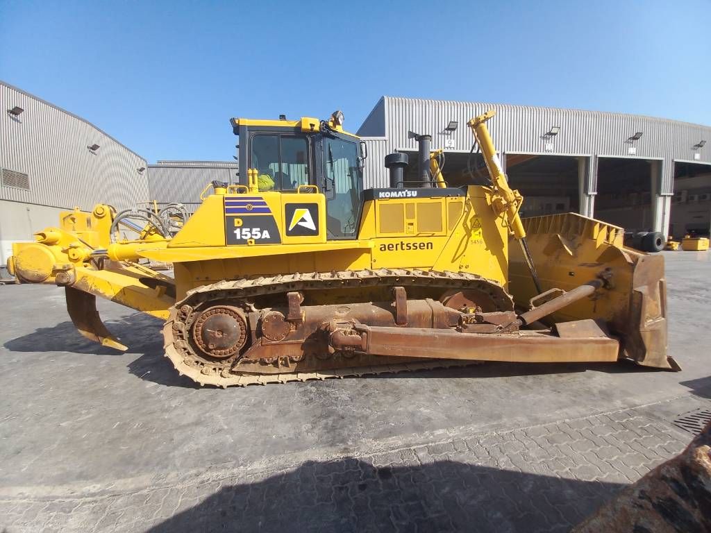 Komatsu D155-6R (4 pieces available in Abu Dhabi)