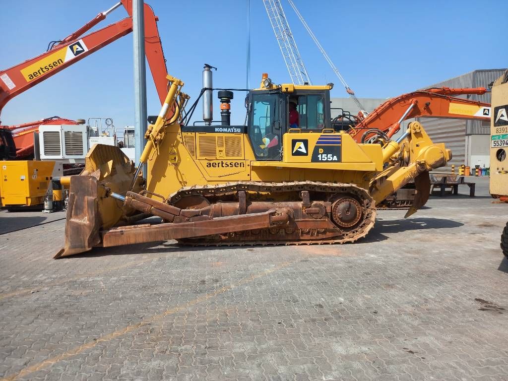 Komatsu D155-6R (4 pieces available in Abu Dhabi)