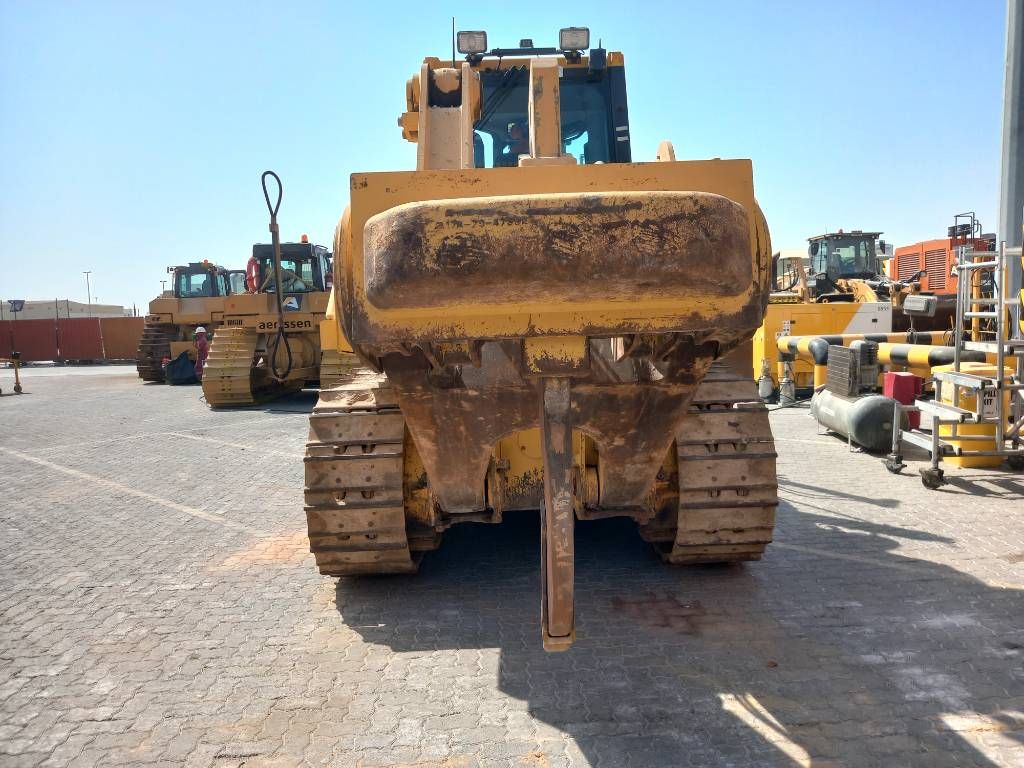 Komatsu D155-6R (4 pieces available in Abu Dhabi)