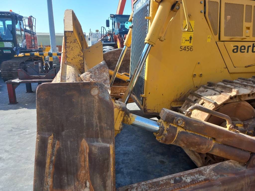Komatsu D155-6R (4 pieces available in Abu Dhabi)