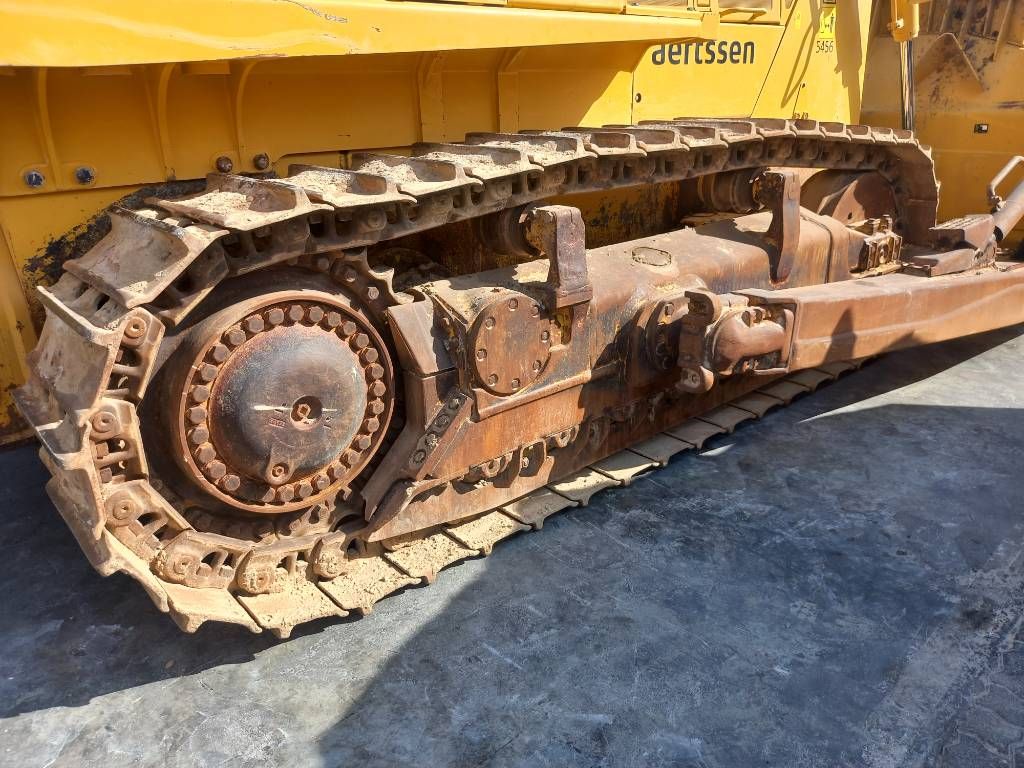 Komatsu D155-6R (4 pieces available in Abu Dhabi)