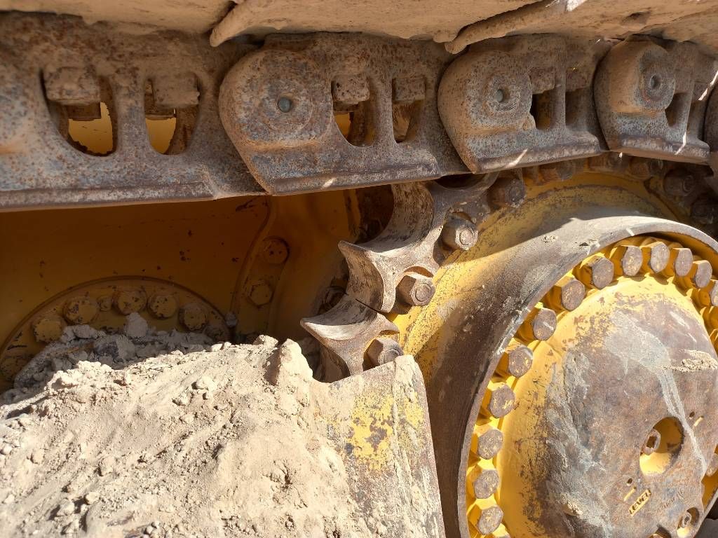 Komatsu D155A-6R (4pieces available in Abu Dhabi)