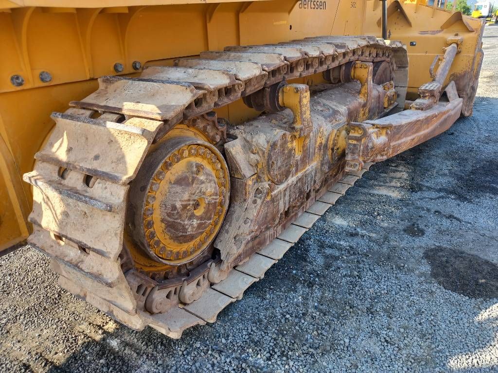 Komatsu D155A-6R (4pieces available in Abu Dhabi)