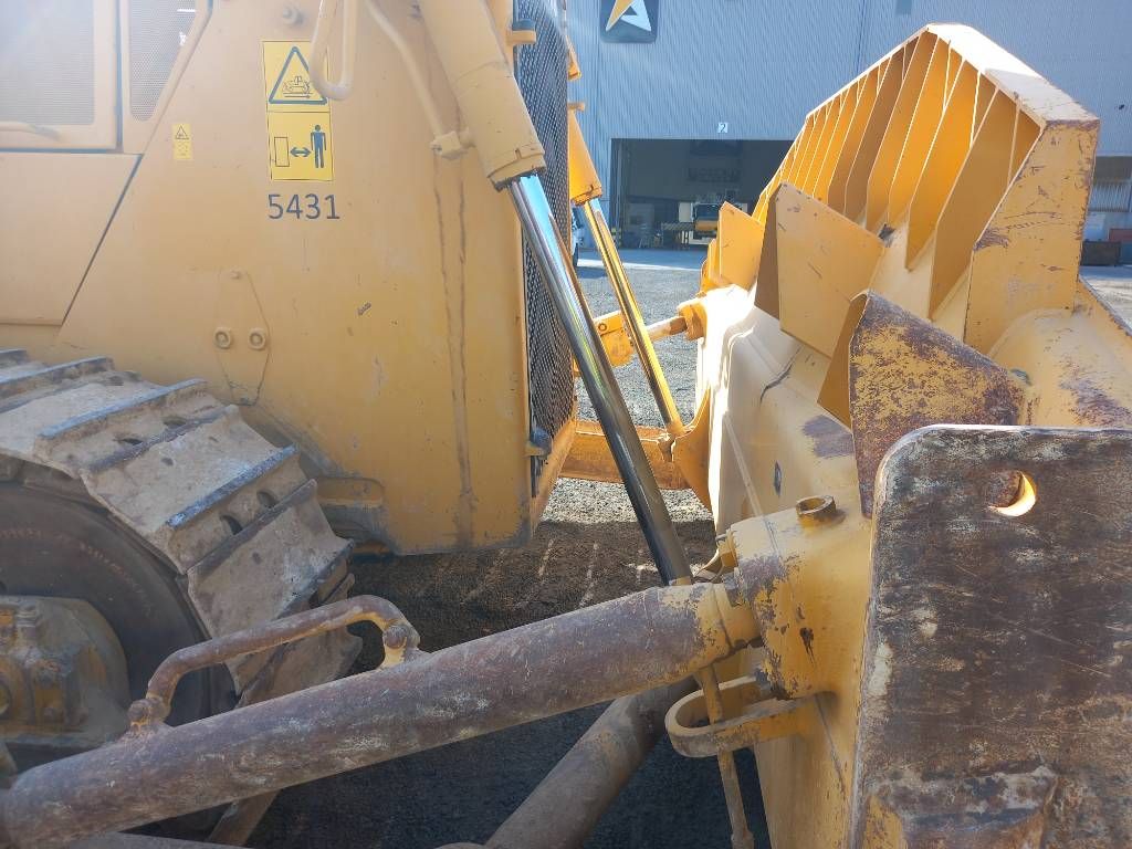Komatsu D155A-6R (4pieces available in Abu Dhabi)