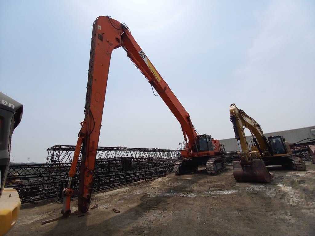Hitachi EX1200-6 Longreach 28m (Abu Dhabi)