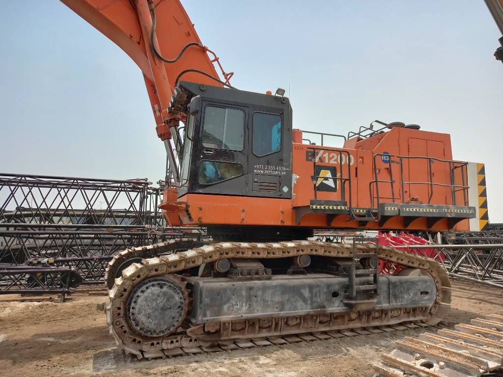 Hitachi EX1200-6 Longreach 28m (Abu Dhabi)