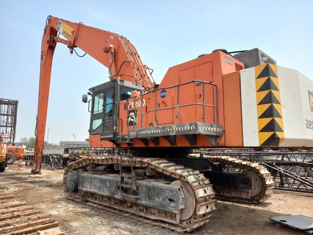 Hitachi EX1200-6 Longreach 28m (Abu Dhabi)