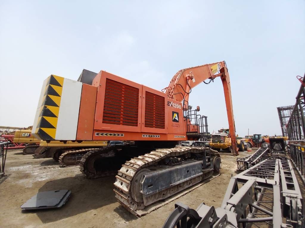 Hitachi EX1200-6 Longreach 28m (Abu Dhabi)