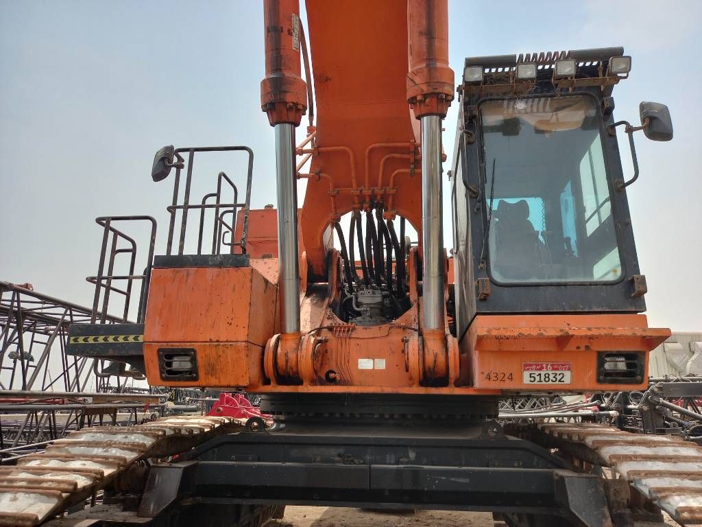 Hitachi EX1200-6 Longreach 28m (Abu Dhabi)