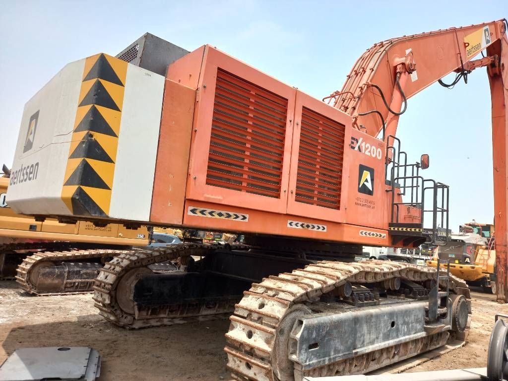 Hitachi EX1200-6 Longreach 28m (Abu Dhabi)