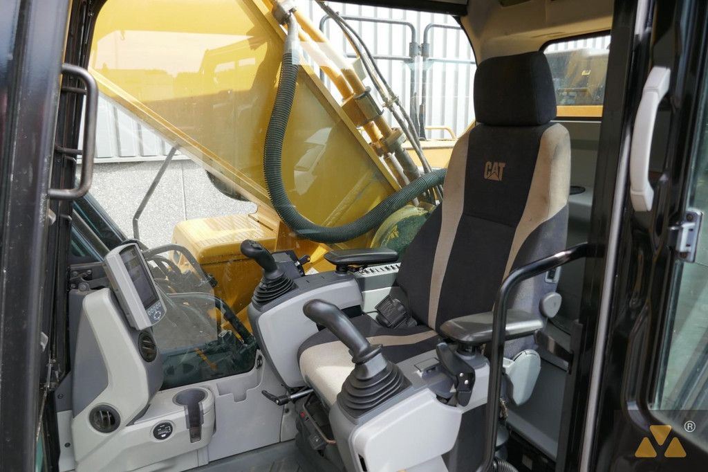 Caterpillar 352FL