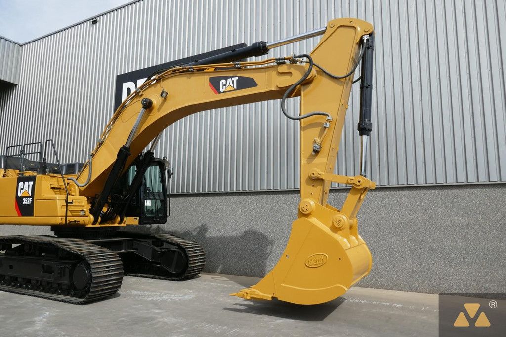 Caterpillar 352FL