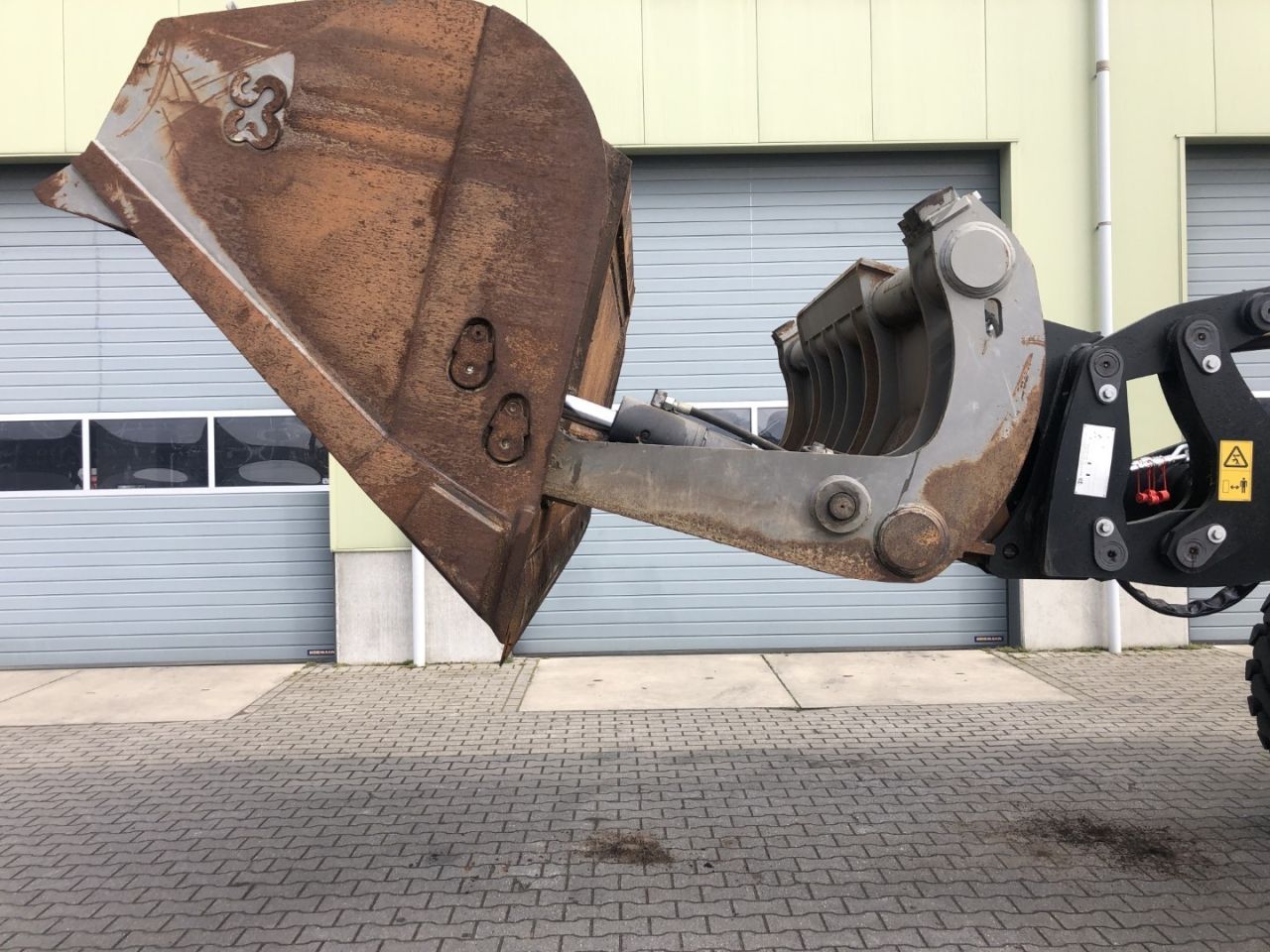 Hoogkiepbak Eurosteel 2900 ltr Volvo opname