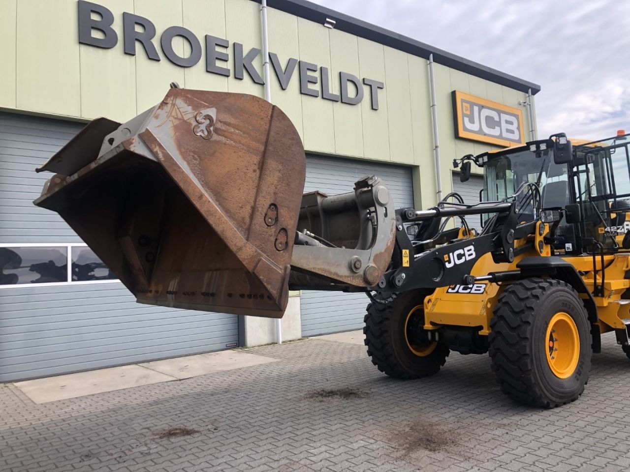 Hoogkiepbak Eurosteel 2900 ltr Volvo opname
