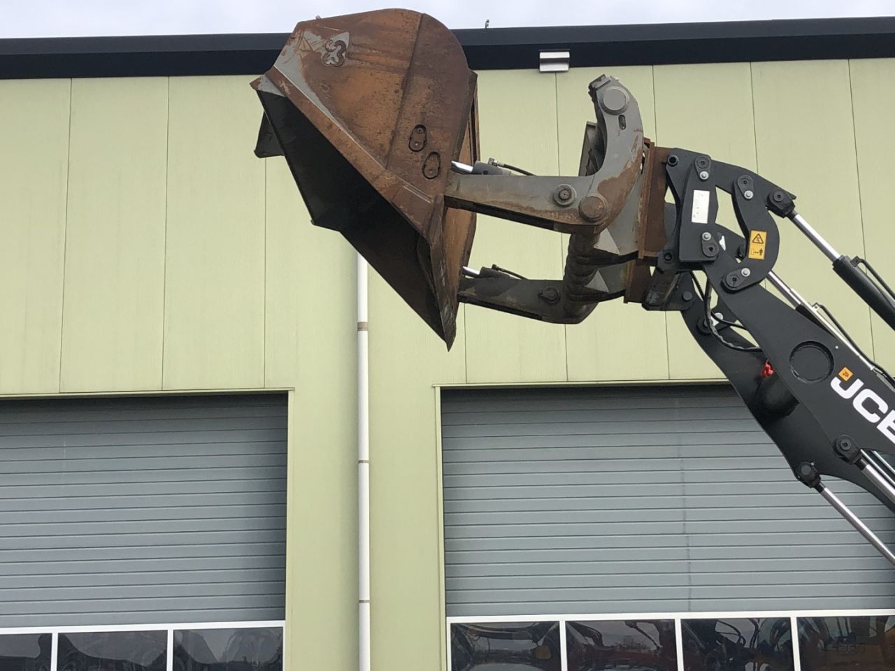 Hoogkiepbak Eurosteel 2900 ltr Volvo opname