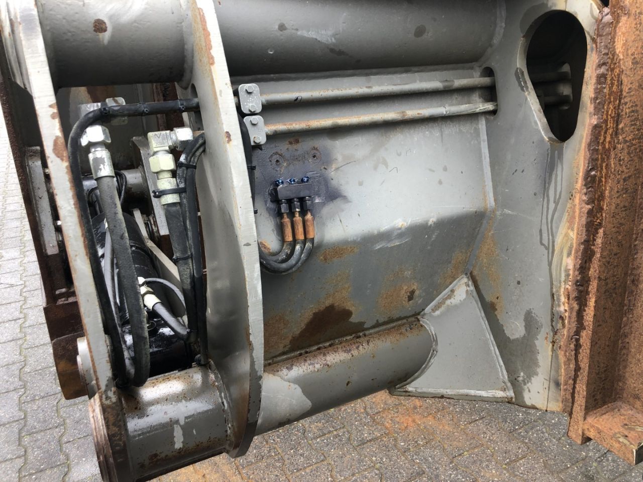 Hoogkiepbak Eurosteel 2900 ltr Volvo opname