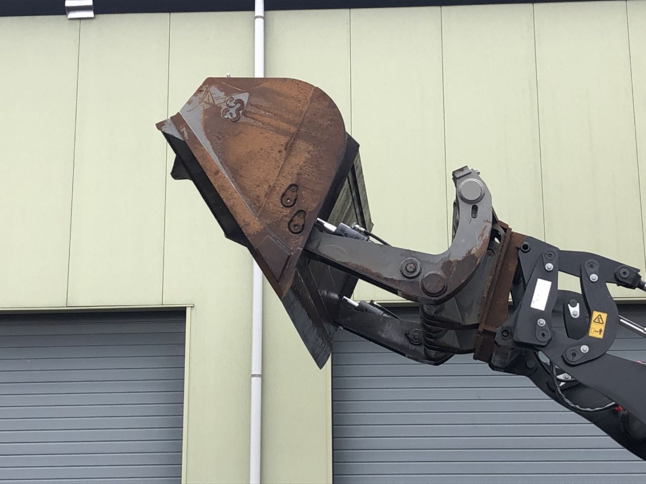 Hoogkiepbak Eurosteel 2900 ltr Volvo opname