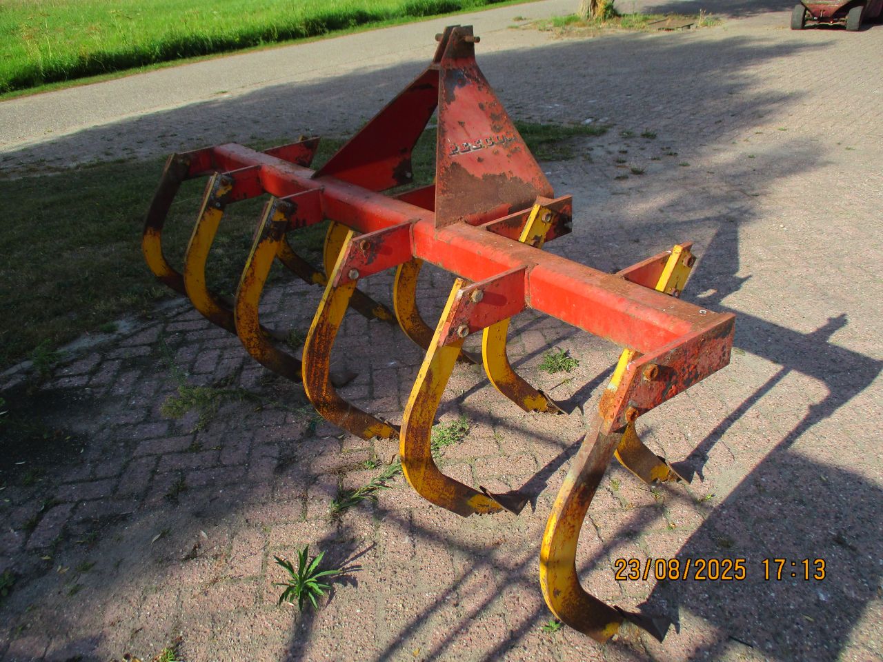 Peecon cultivator