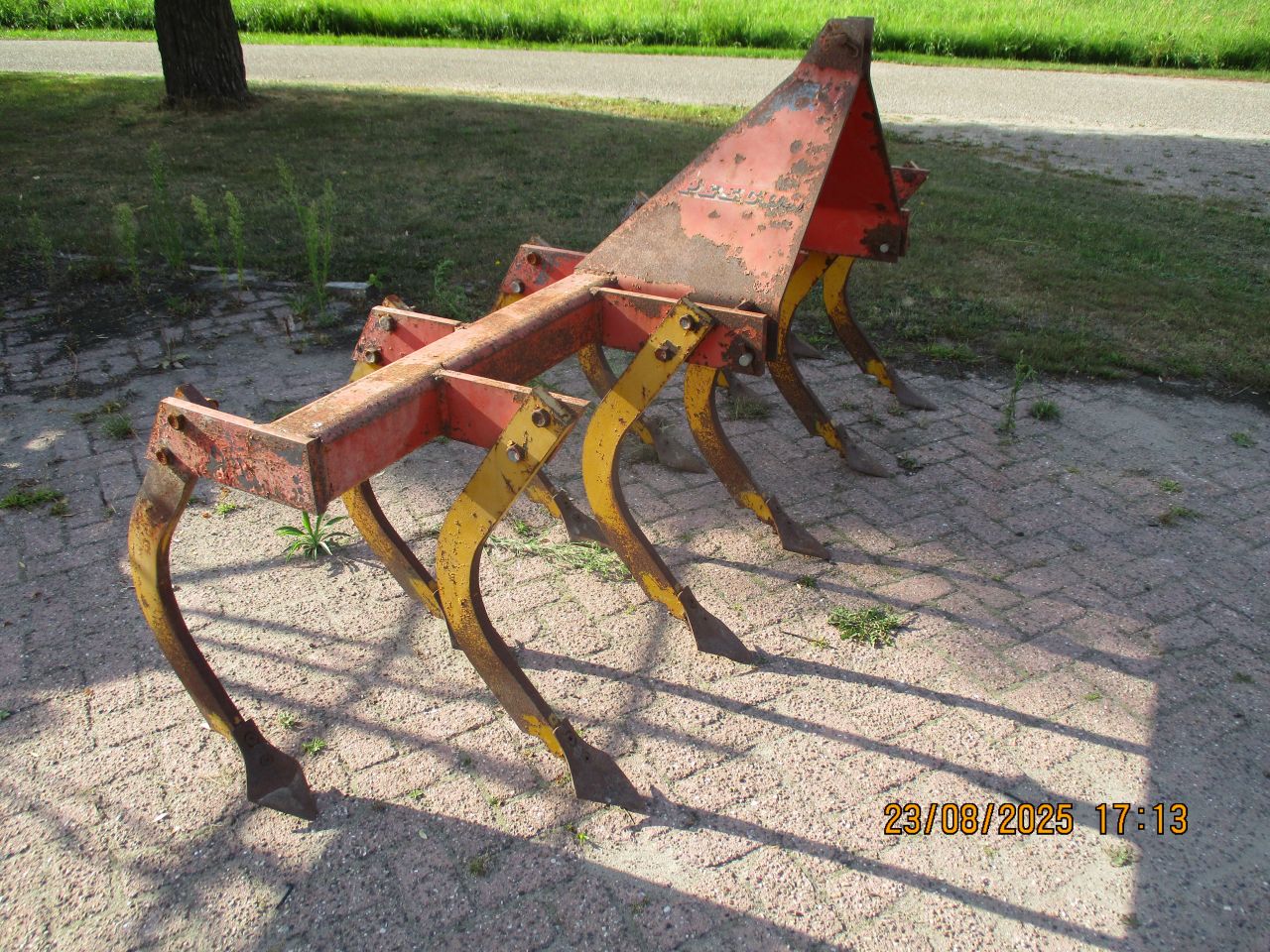Peecon cultivator