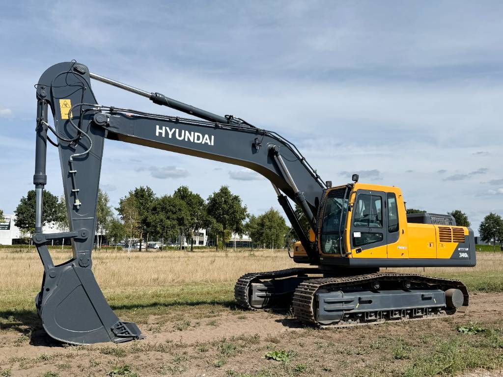 Hyundai R340L Smart - New / Unused / Hammer Lines