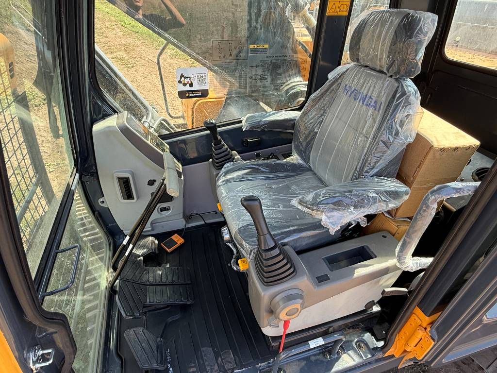 Hyundai R340L Smart - New / Unused / Hammer Lines