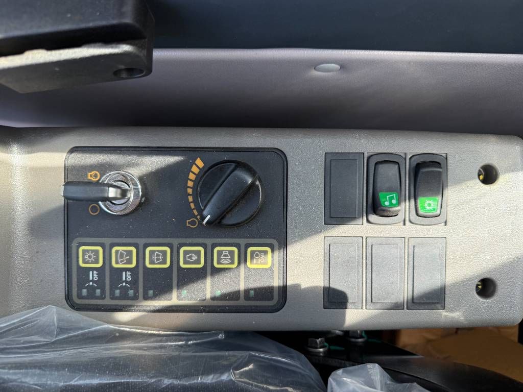 Hyundai R340L Smart - New / Unused / Hammer Lines